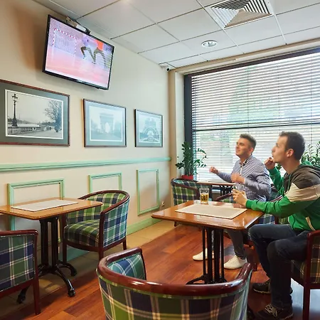 坎普尼尔什切青酒店 酒店