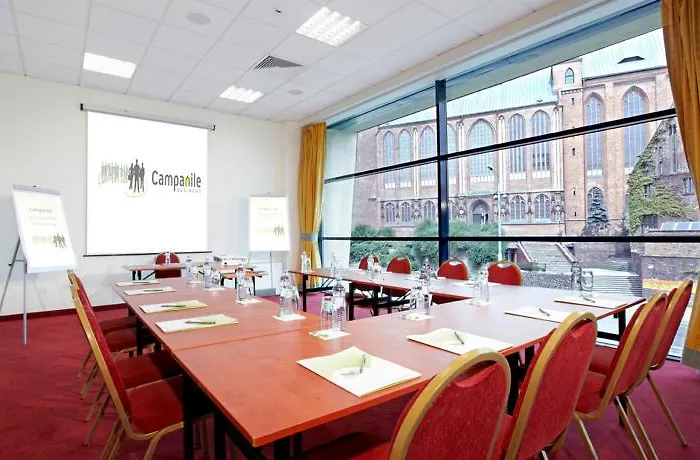 カンパニール ホテル