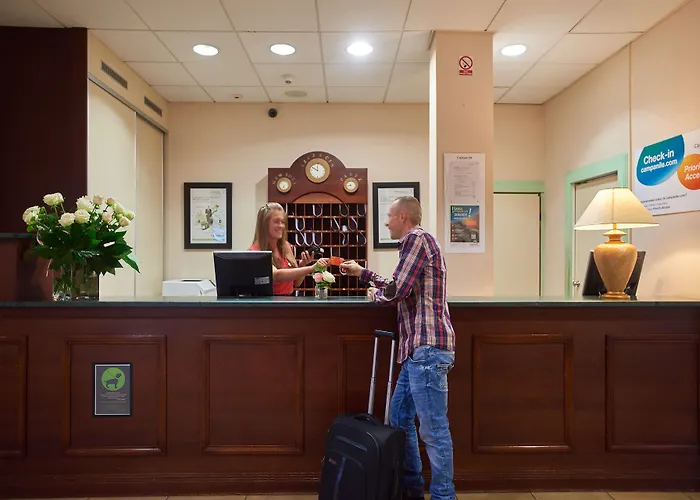 カンパニール ホテル 2*